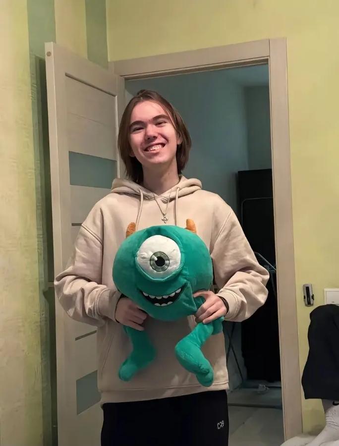 一边是萨拉 一边是萨拉